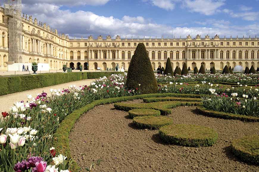 Gardens of Chateau de Versailles Entrance