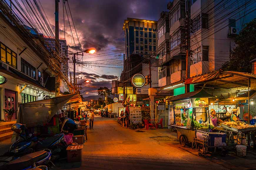 Chiang Mai night bazaar visit including dinner at Khum Khantoke