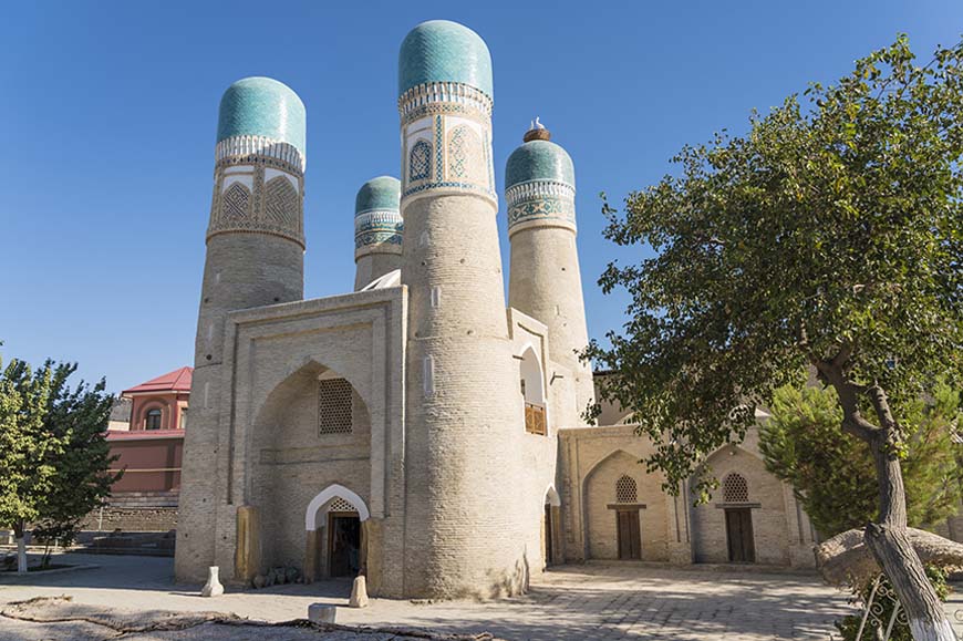 Tour of the Necropolis and the summer residence of the last Emir