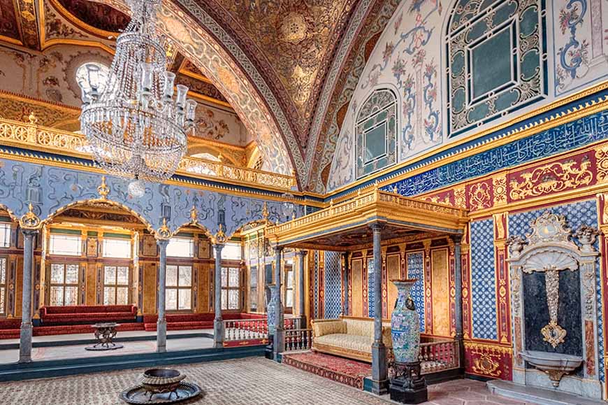 Istanbul - Visit Topkapi Palace, residence of the Ottoman Sultans and lunch