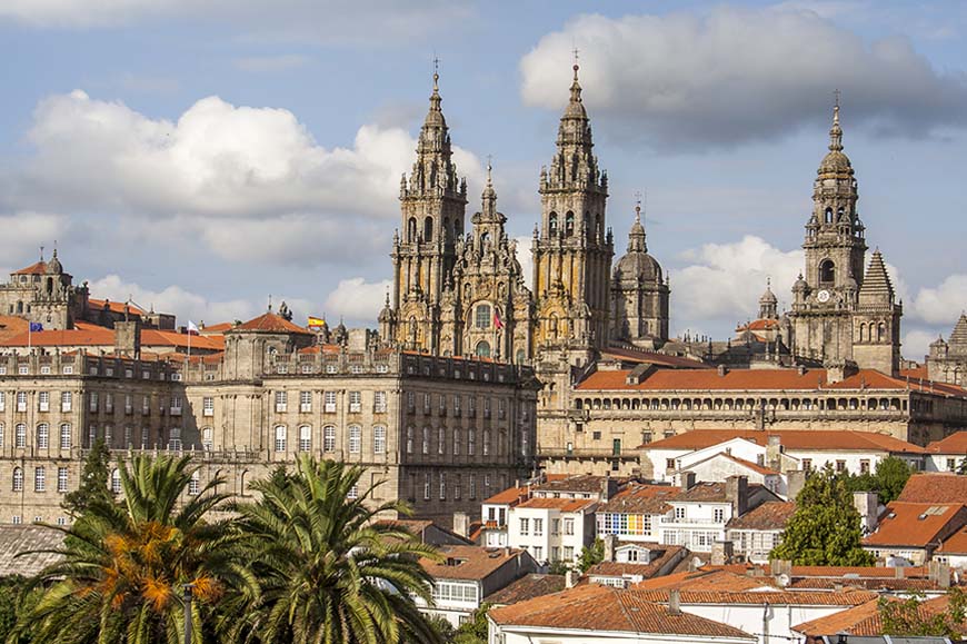 Tour of Santiago de Compostela and attend the pilgrim mass