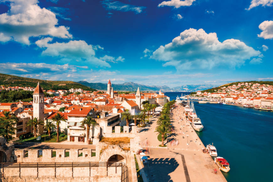 Walking tour of Trogir
