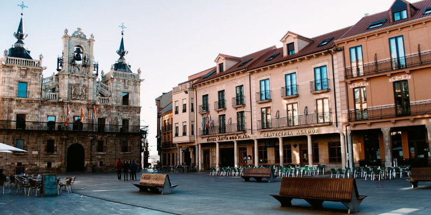 Astur Plaza Hotel - Image 1