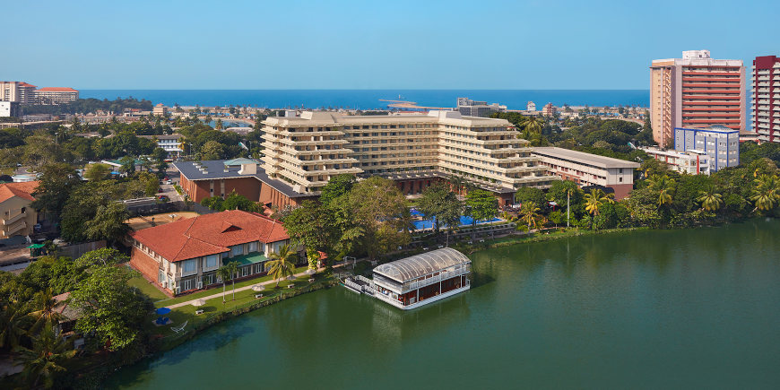 Cinnamon Lakeside Hotel Colombo - Image 1