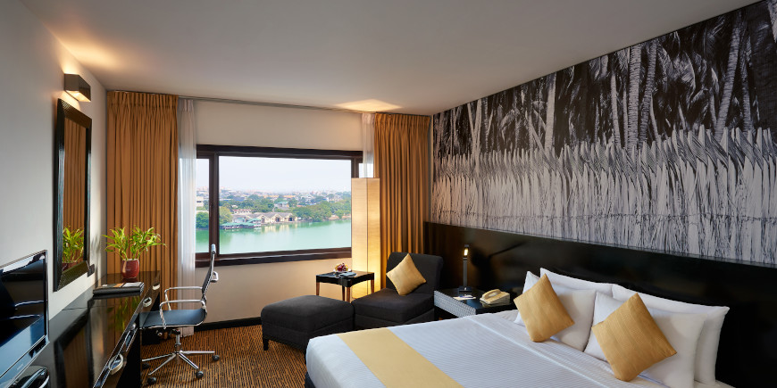 Cinnamon Lakeside Hotel Colombo - Image 2