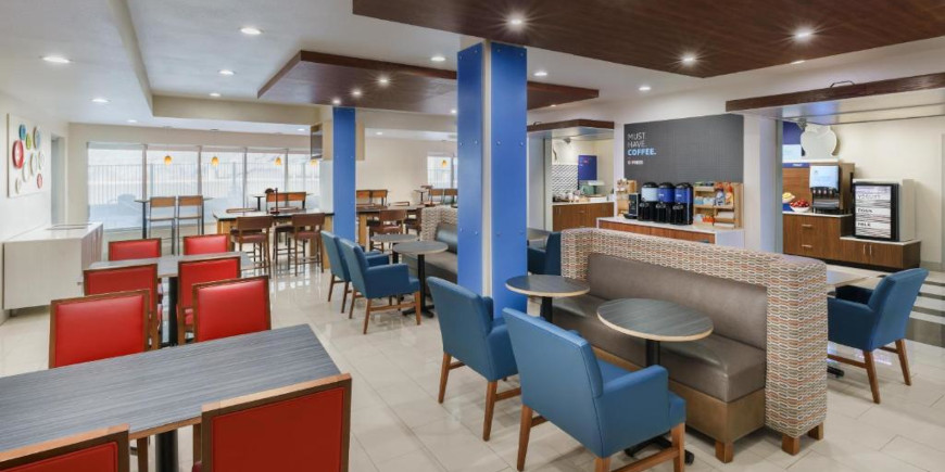 Holiday Inn Express Oakhurst Yosemite Park Area - Image 3