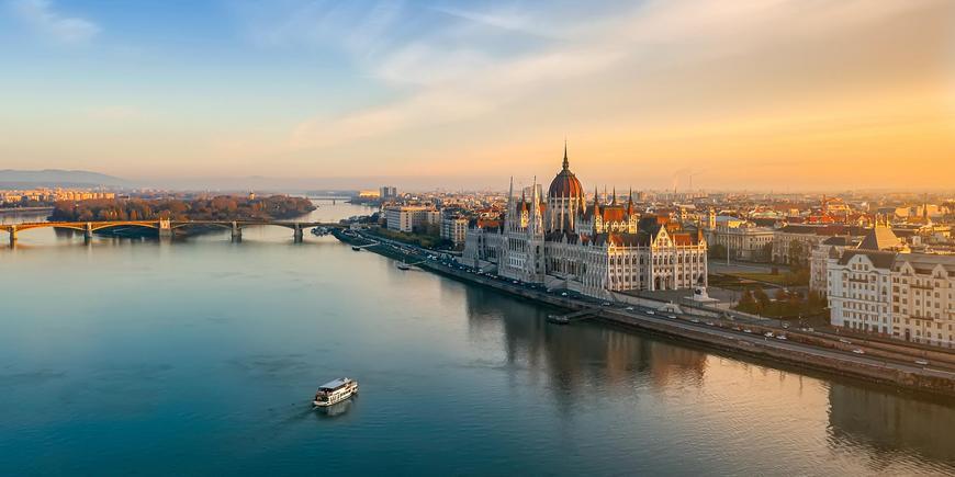 Budapest, Hungarian parliament building